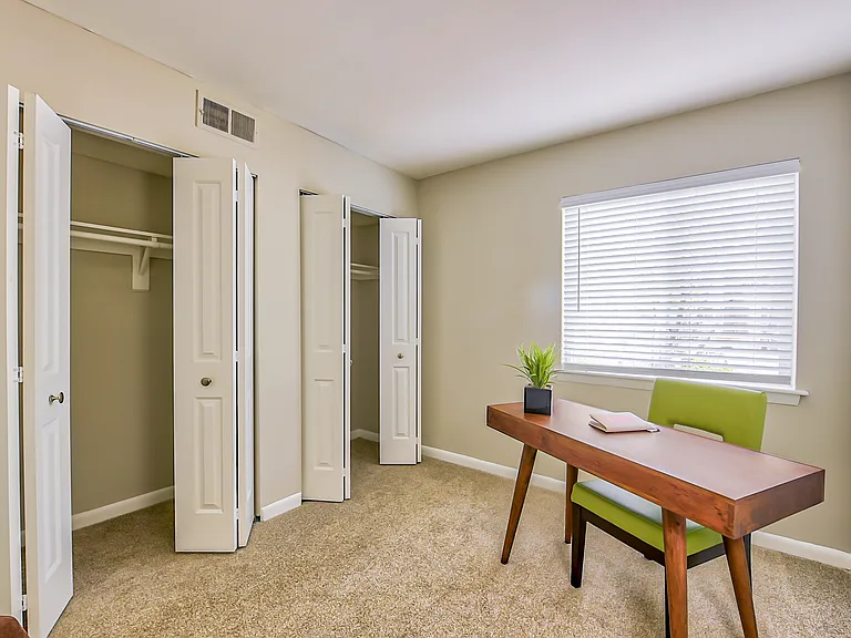 Woodshire Apartments — Photo 37