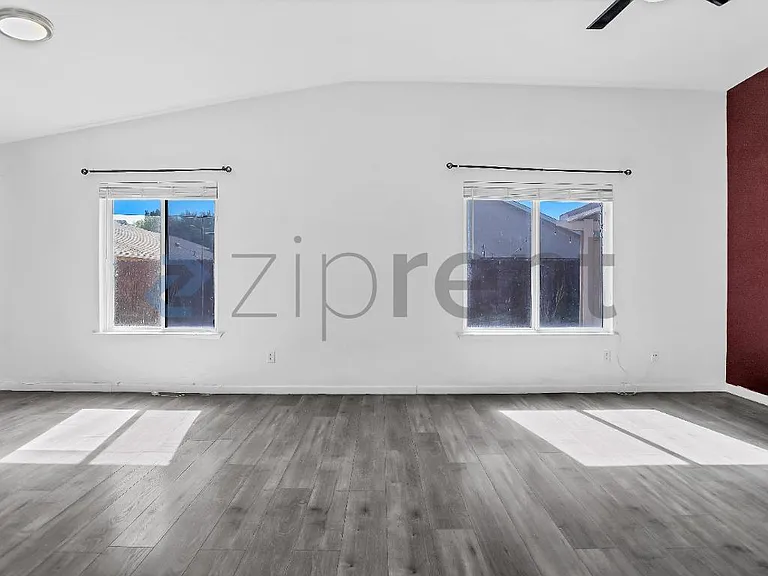 2437 N Tracy Ave — Photo 25