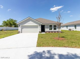 418 Jacaranda Pkwy E, Cape Coral, FL 33909