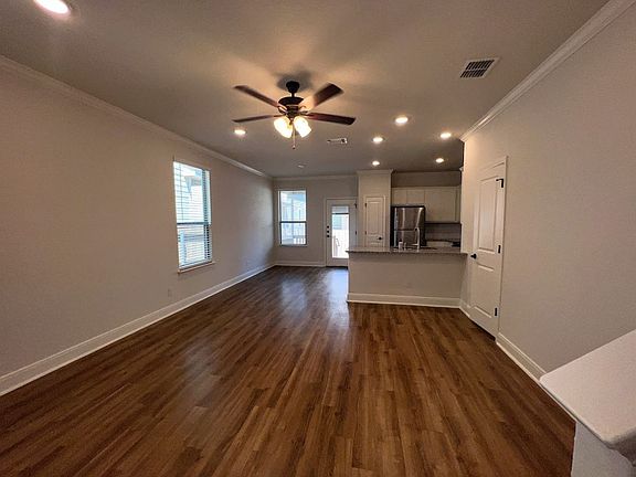 3rd image of 10307 Lynwood Br #102