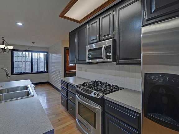 3rd image of 16 Bell Ln