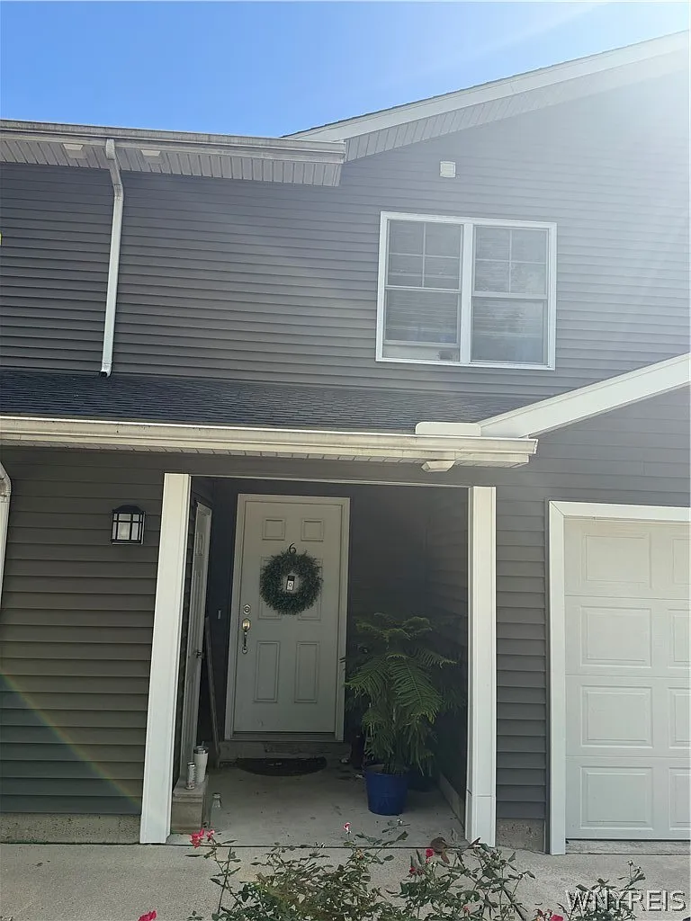 3 bed, 2.5 bath, 1700 sqft, $2,700 — Photo 2