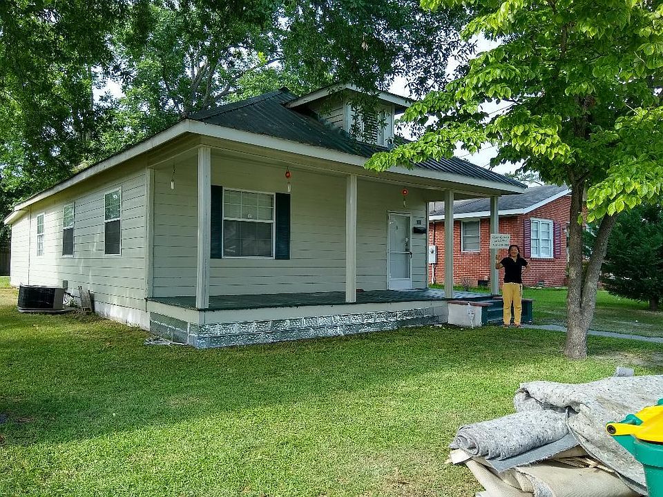 1st image of 513 E 15th St