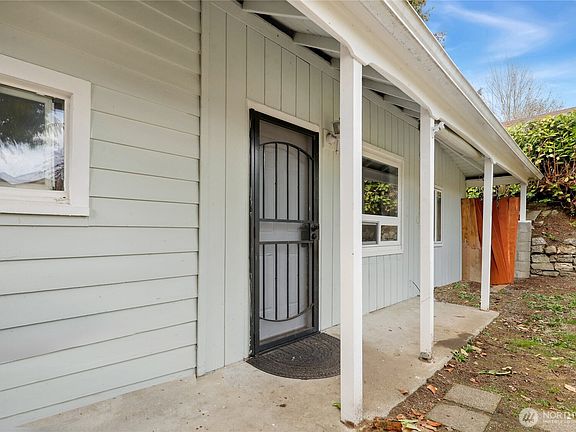 2nd image of 1711 N Lafayette Avenue