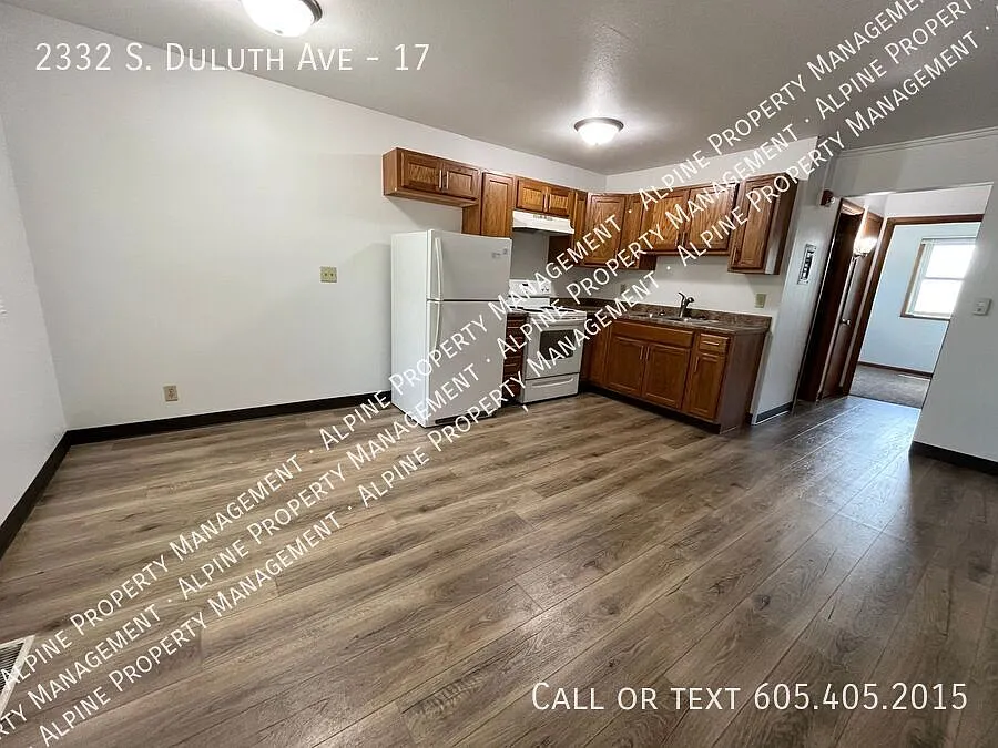 2 Bed/1 Bath 2nd Floor Apartment Near Augustana! — Photo 4