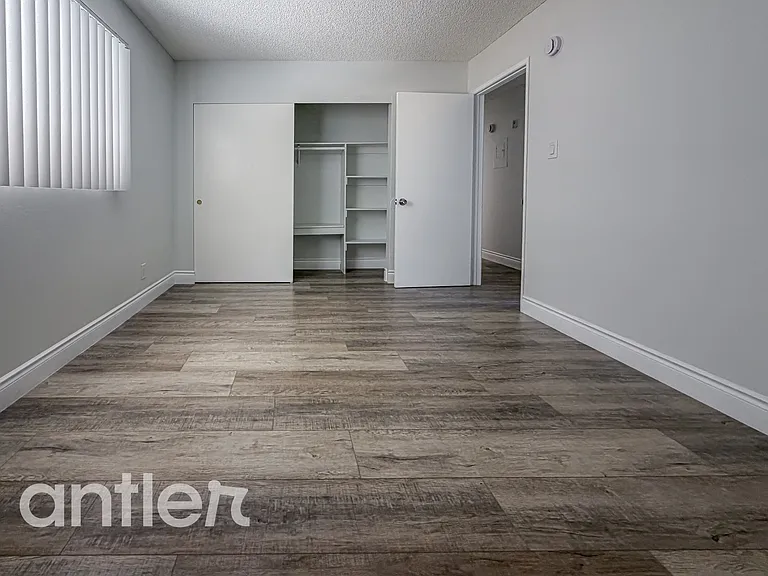 7916 Vineland Ave #J4 — Photo 2