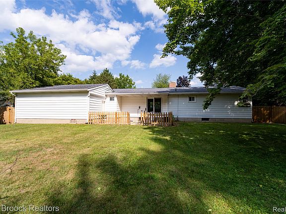 5th image of 216 Crawford Dr
