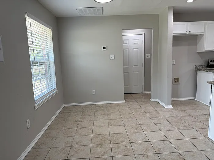 12905 Kleberg Rd — Photo 4