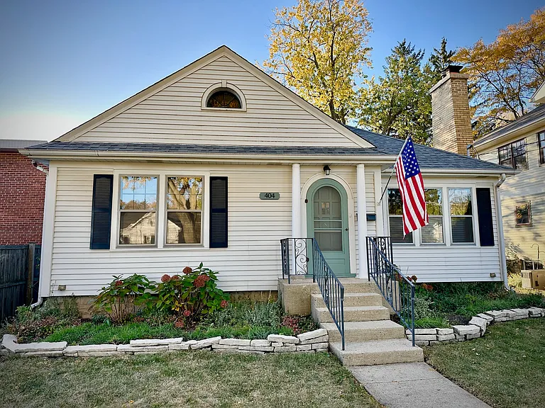 Historic 1927 Cottage