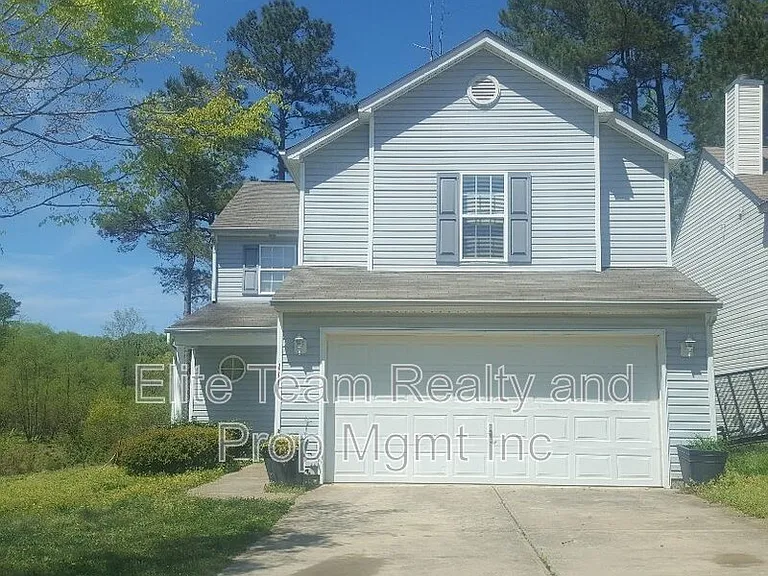 111 Fairmont Cir — Photo 1