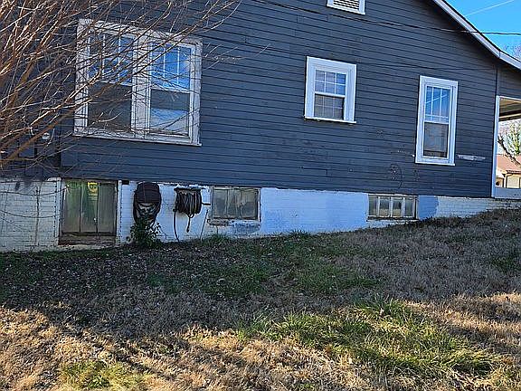2nd image of 409 Garrou Ave SE