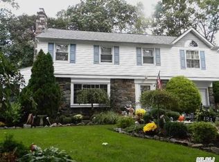 121 Marion Ave, Merrick, NY 11566