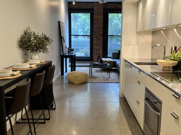 53 Hastings St W #306, Vancouver, BC V6B 1G4