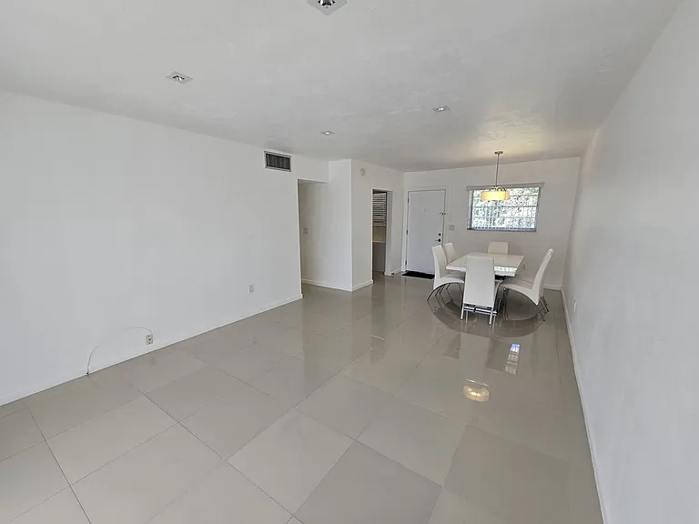 2800 NE 203rd St #24 — Photo 7