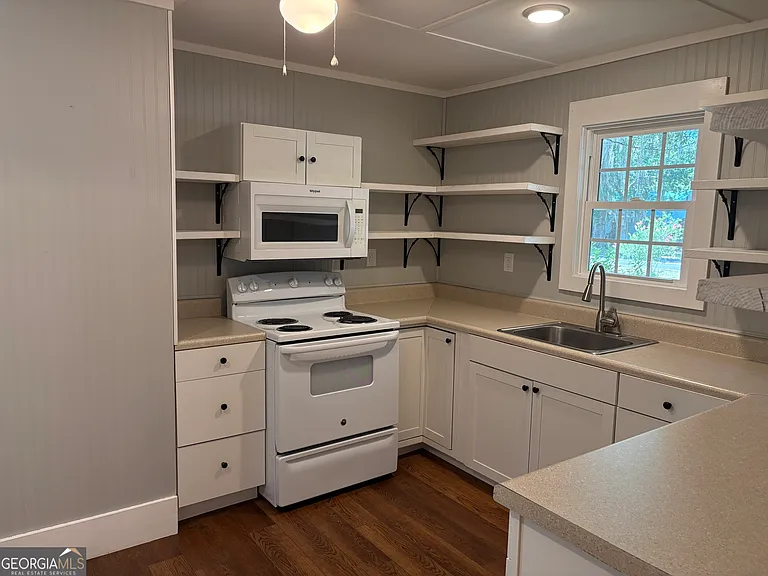 504 N Maple St — Photo 4