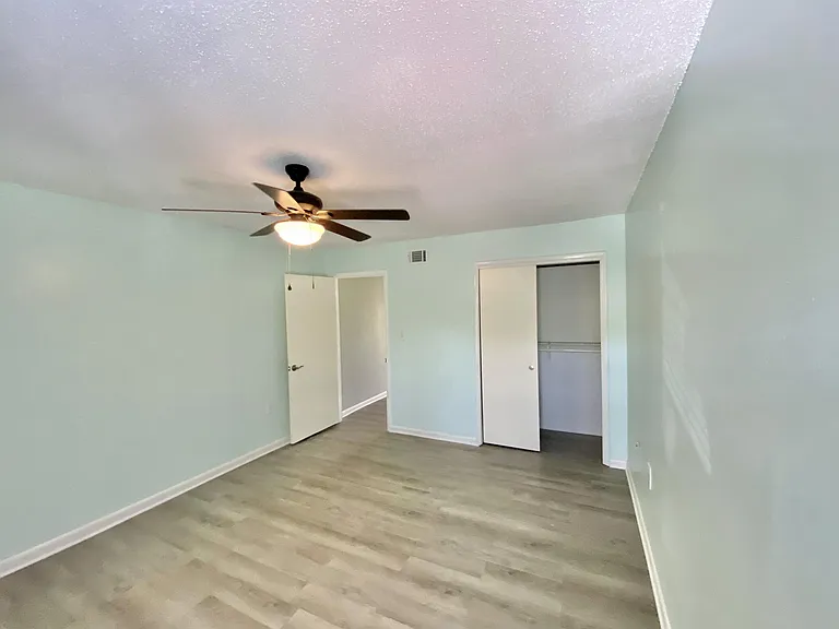 405 Marshall Ct NW — Photo 3