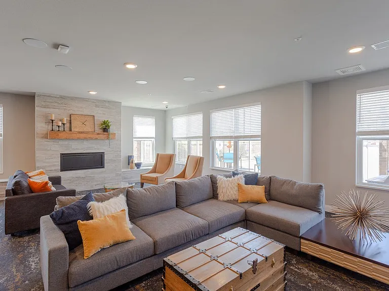 One Glenn Place — Photo 19