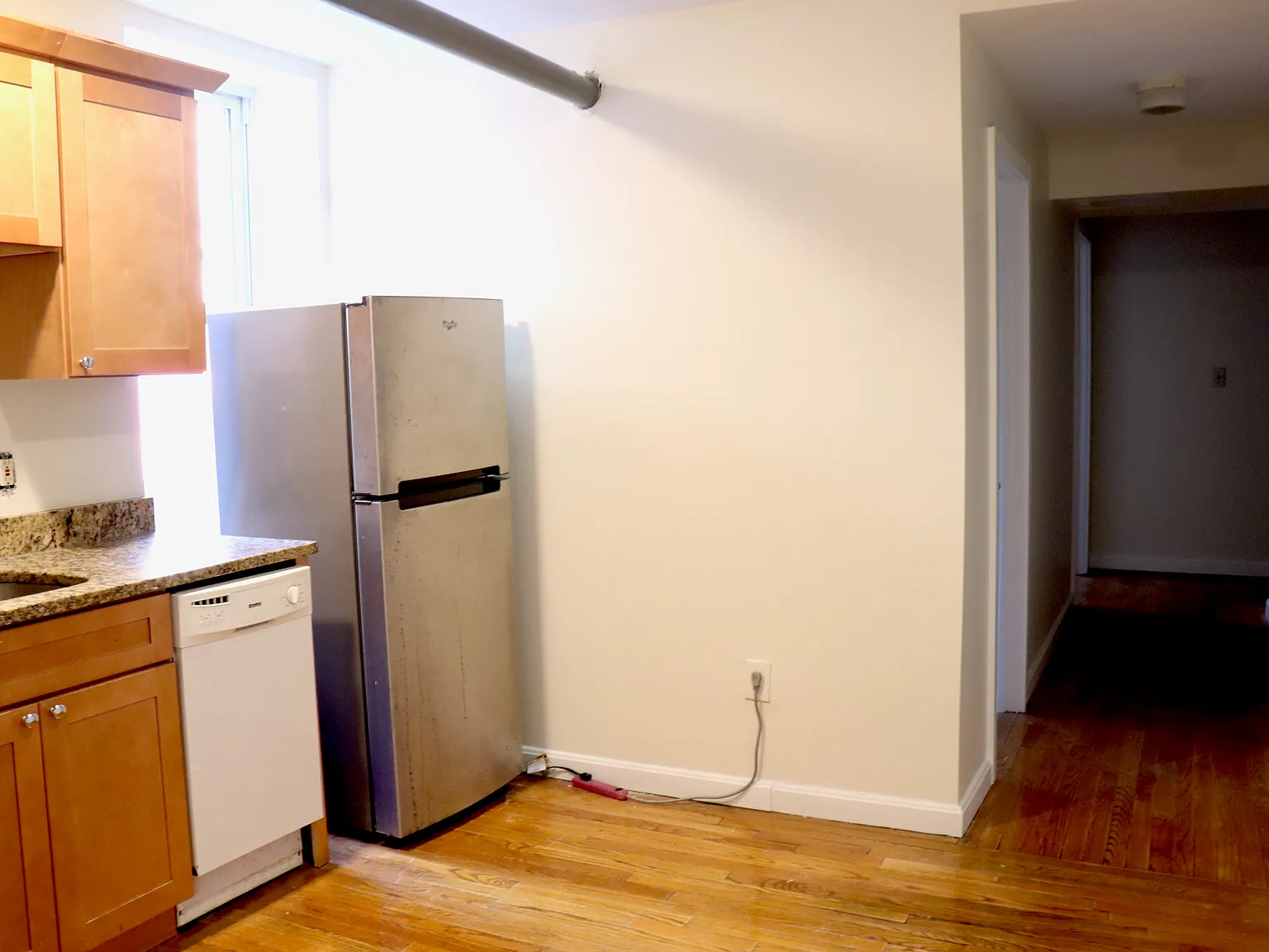 2 bed, 750 sqft, $3,600 — Photo 3