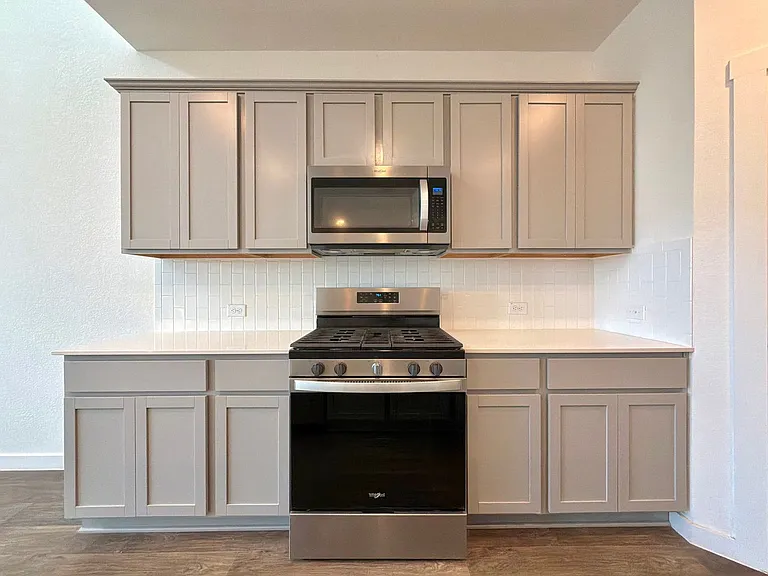 2901 Louris Ln — Photo 9