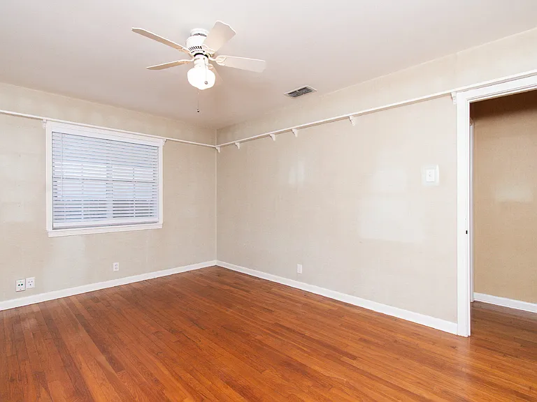 4510 Russell Dr — Photo 13