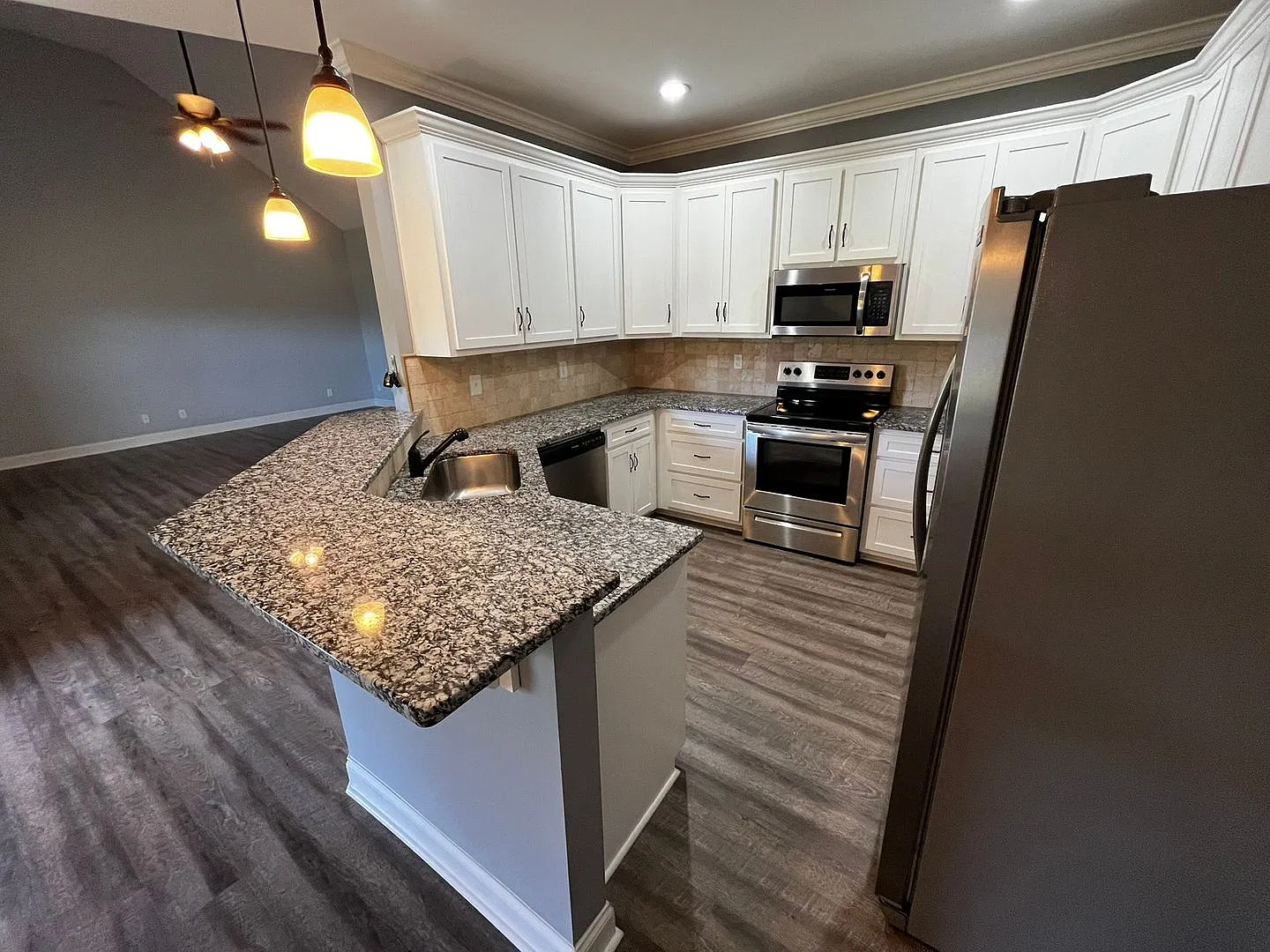 Love Where You Live! Spacious Home with Double Garage & Everyday Comfort! — Photo 2