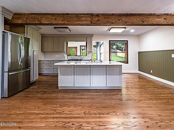 3rd image of 3021 Wenwood Dr