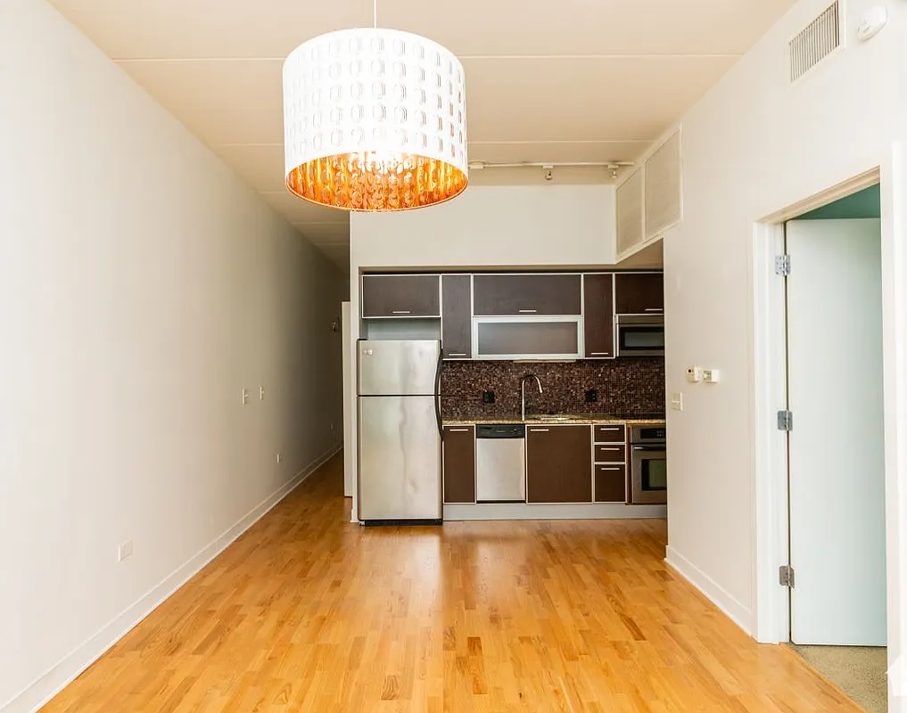 1 bed, 1.0 bath, 653 sqft, $2,350 — Photo 3