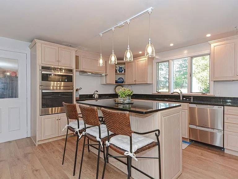 88 Perry Rd — Photo 4