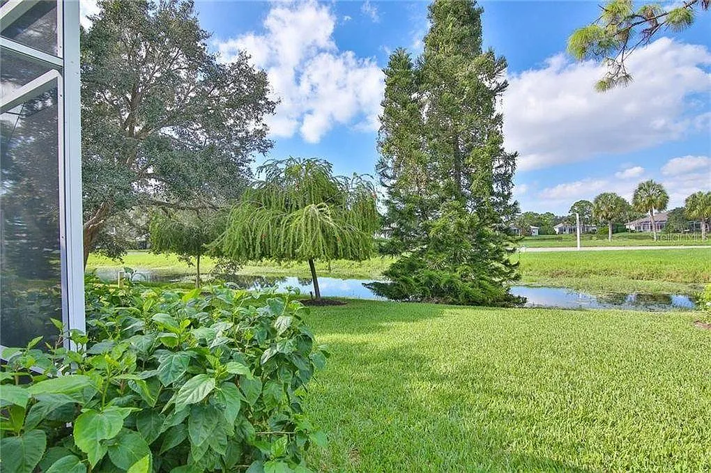 8920 Grey Oaks Ave — Photo 2