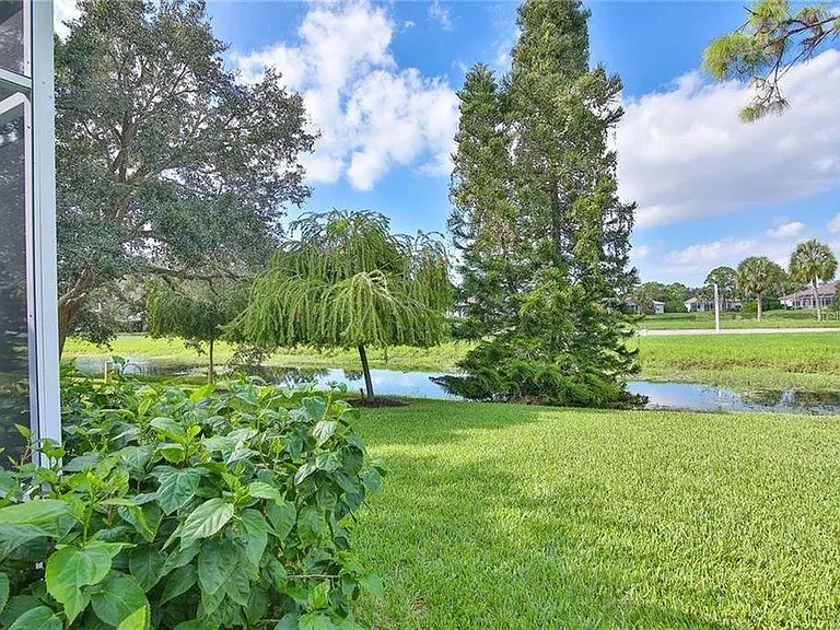 8920 Grey Oaks Ave — Photo 2