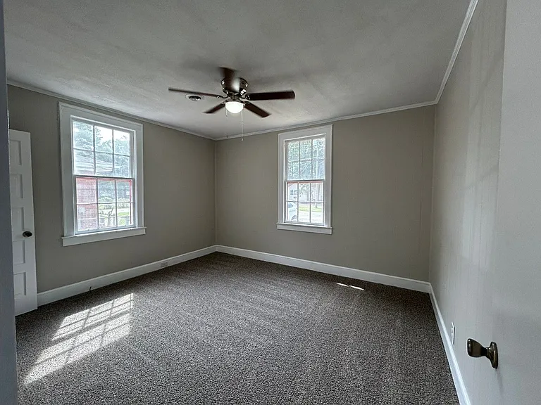 411 E Charlotte Ave — Photo 9