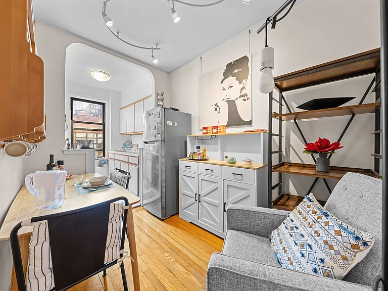 166 W 22nd St #4B — Photo 9