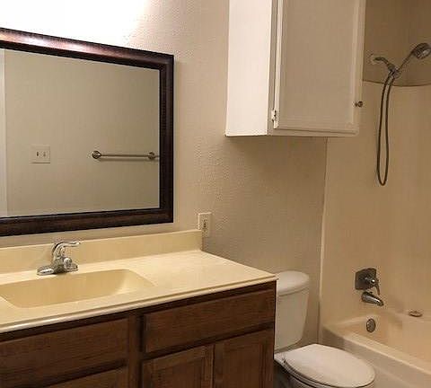 4th image of 2409 Miramar Ct #2409