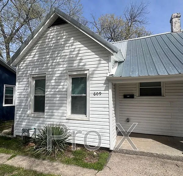 609 W 9th St — Photo 1