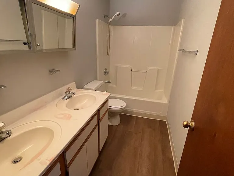 407 W Main St — Photo 6