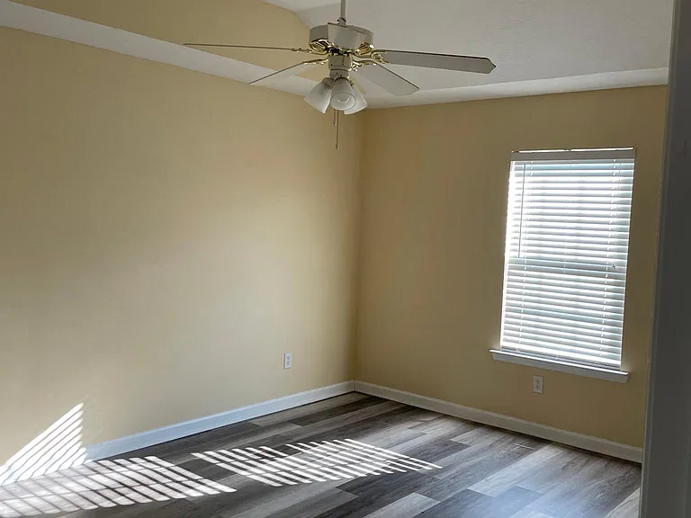 655 Brook Trl — Photo 10