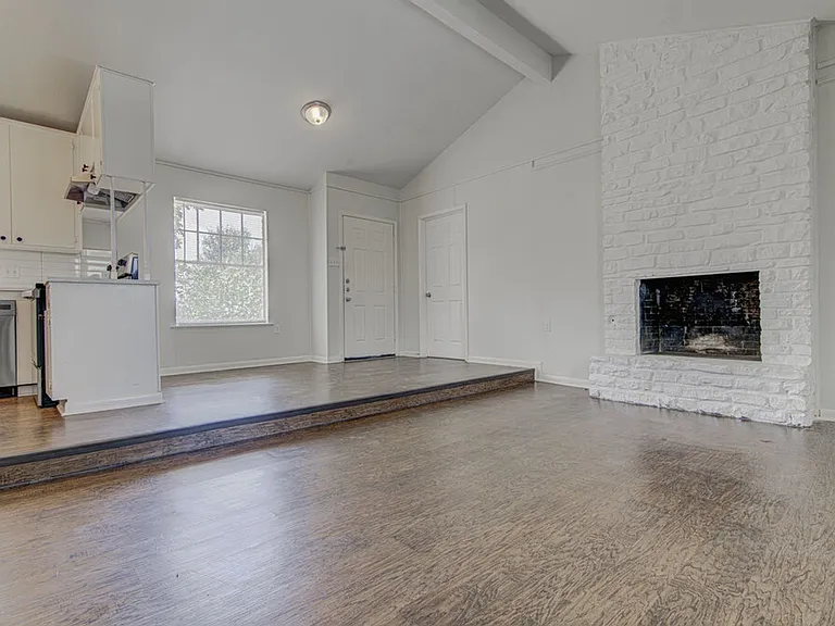 5703 Gloucester Ln — Photo 4