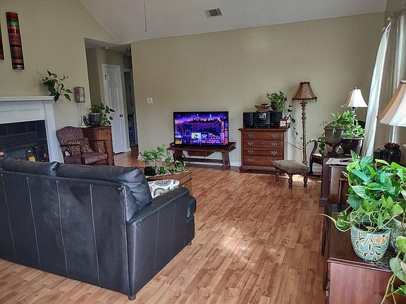 5th image of 4705 Laural Oak Dr