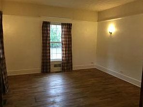 4th image of 305 Plum St