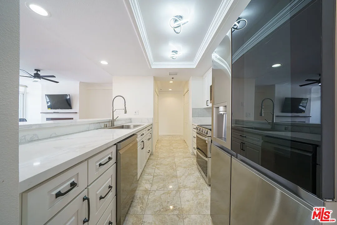 2 bed, 2.0 bath, 1621 sqft, $4,500 — Photo 3