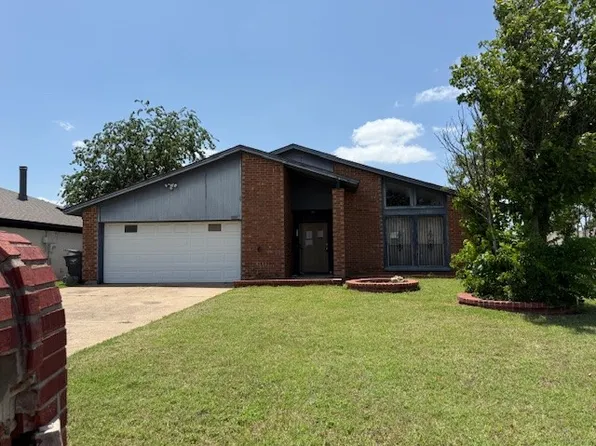 6800 Eagle Rock Dr, Fort Worth, TX 76133