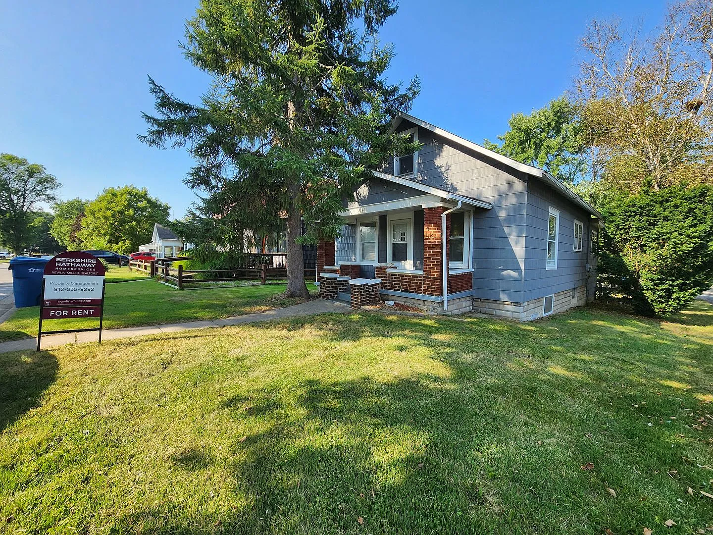 Cute 3 Bedroom Close to Shopping — Photo 2