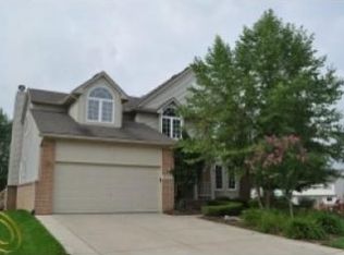822 Fairhaven Dr, South Lyon, MI