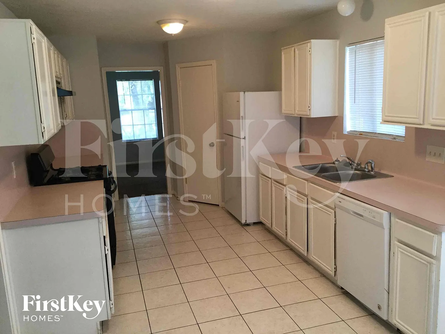 4 bed, 2.5 bath, 2166 sqft, $2,225 — Photo 3