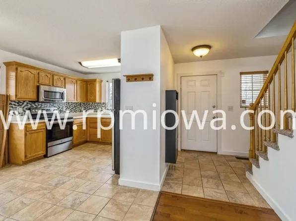 9315 Kingman Dr, West Des Moines, IA 50266
