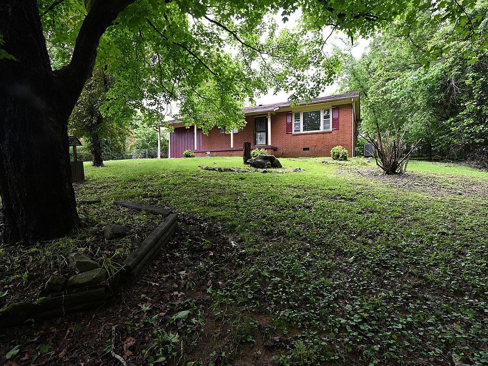 1st image of 302 Crest Dr