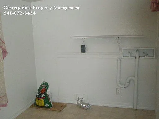 785 Park Hill Ln — Photo 4