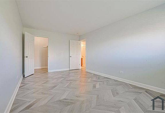 4th image of 673 E Fullerton Ave #105