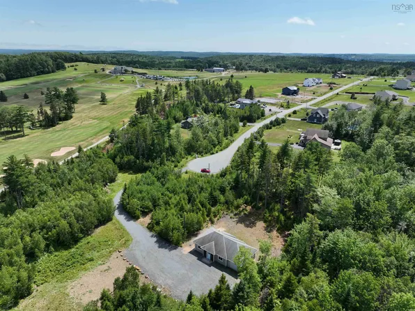 75 Danica Dr, Lunenburg, NS B4V 7Z2
