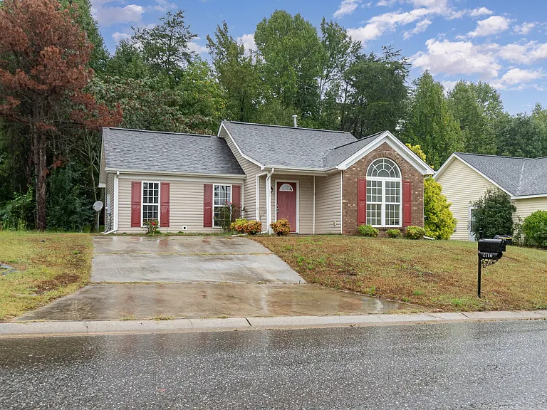 2716 Rabbit Ridge Dr — Photo 1